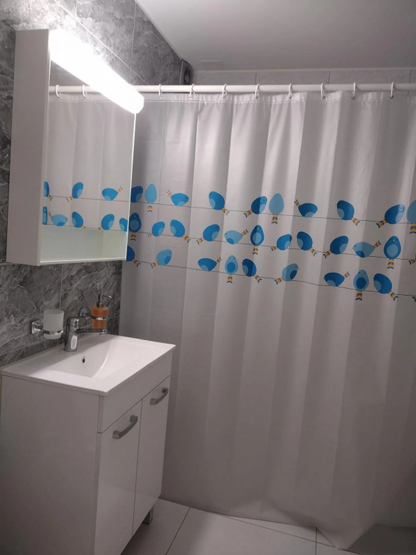 Modern commercial space with versatile usage options in a quiet location - Photo 5 of 6