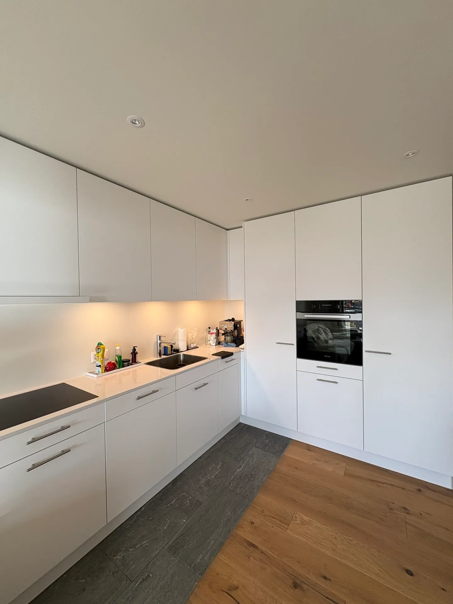 Exclusive 3.5-room apartment on the 4th floor with lake view - Photo 2 of 9