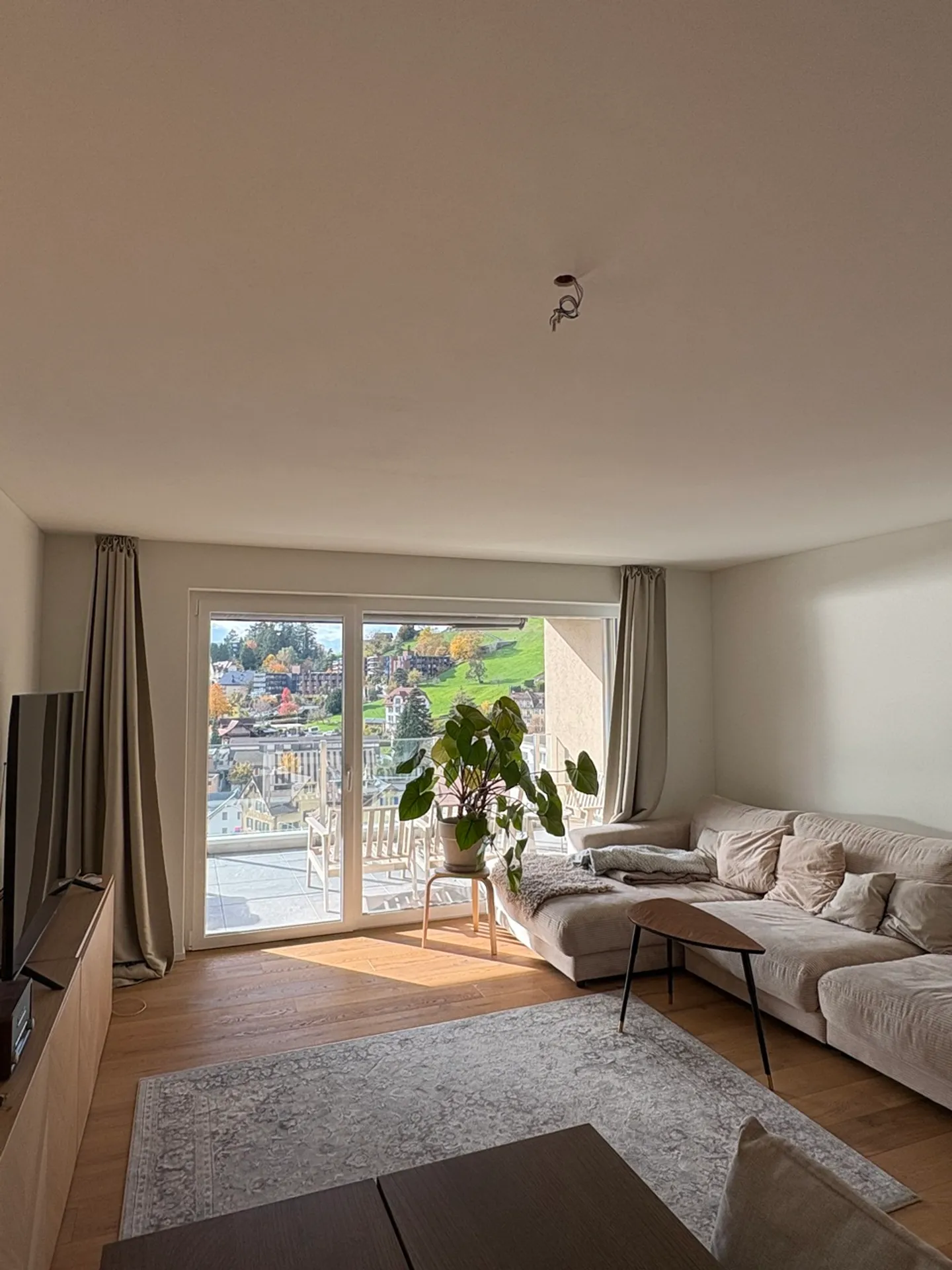 Exclusive 3.5-room apartment on the 4th floor with lake view - Photo 3 of 9