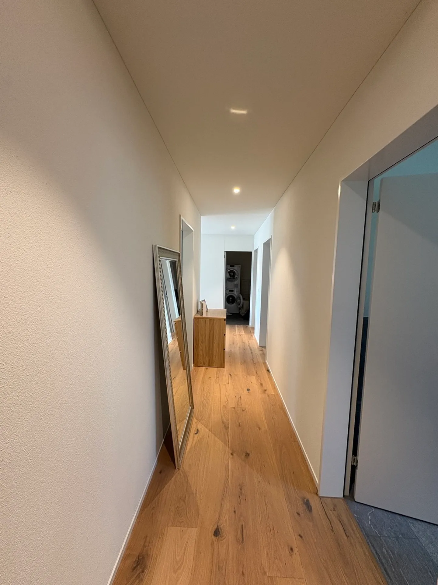 Exclusive 3.5-room apartment on the 4th floor with lake view - Photo 7 of 9