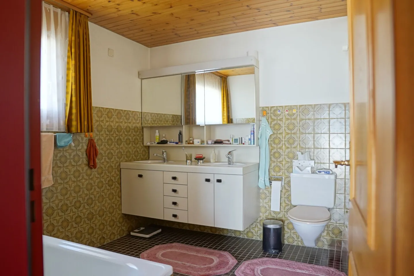 Spacious Single-Family Home with Sunny Views - Photo 14 of 27