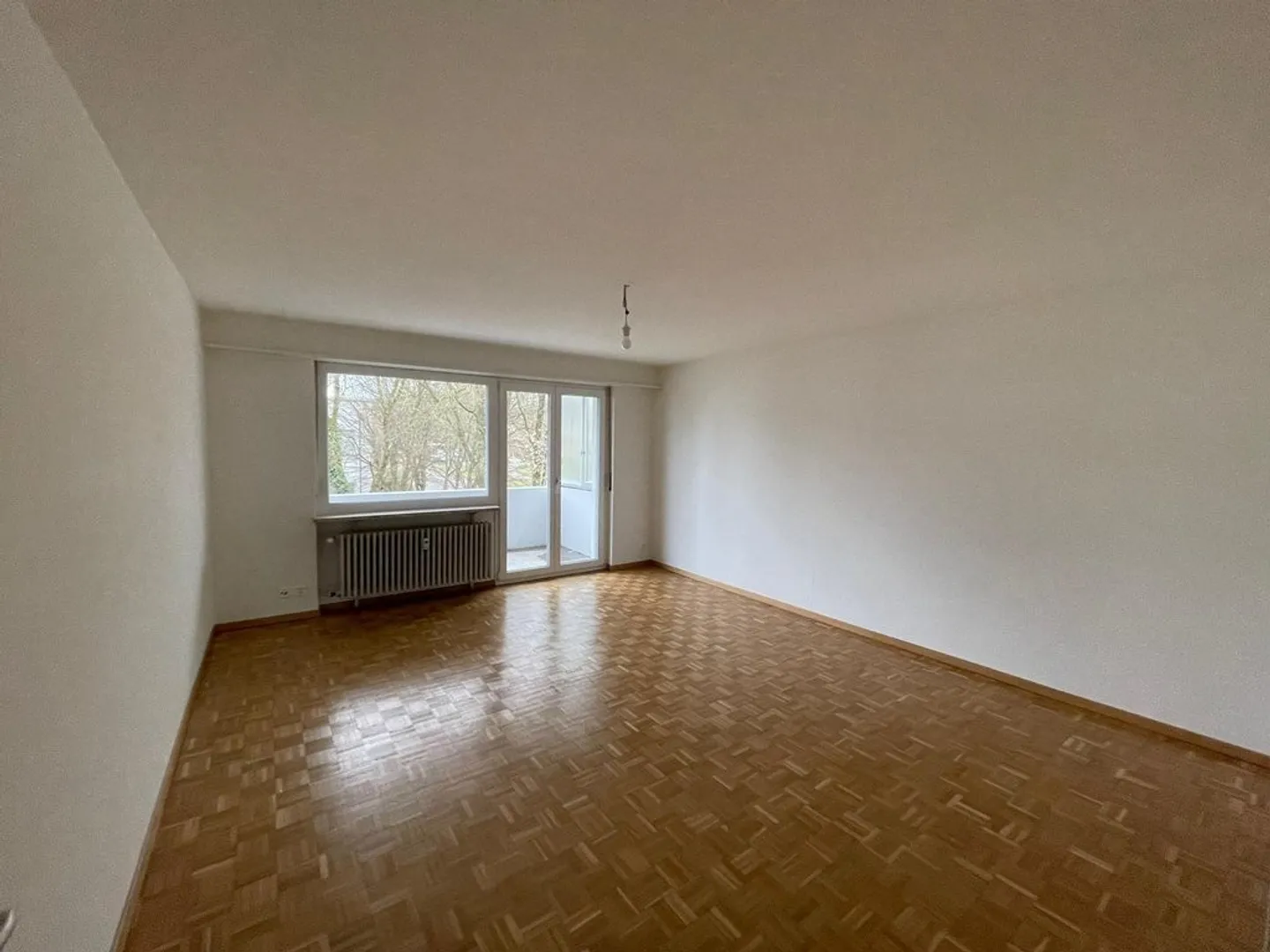 Appartamento moderno e spazioso di 3,5 stanze con 2 balconi - Foto 4 di 9