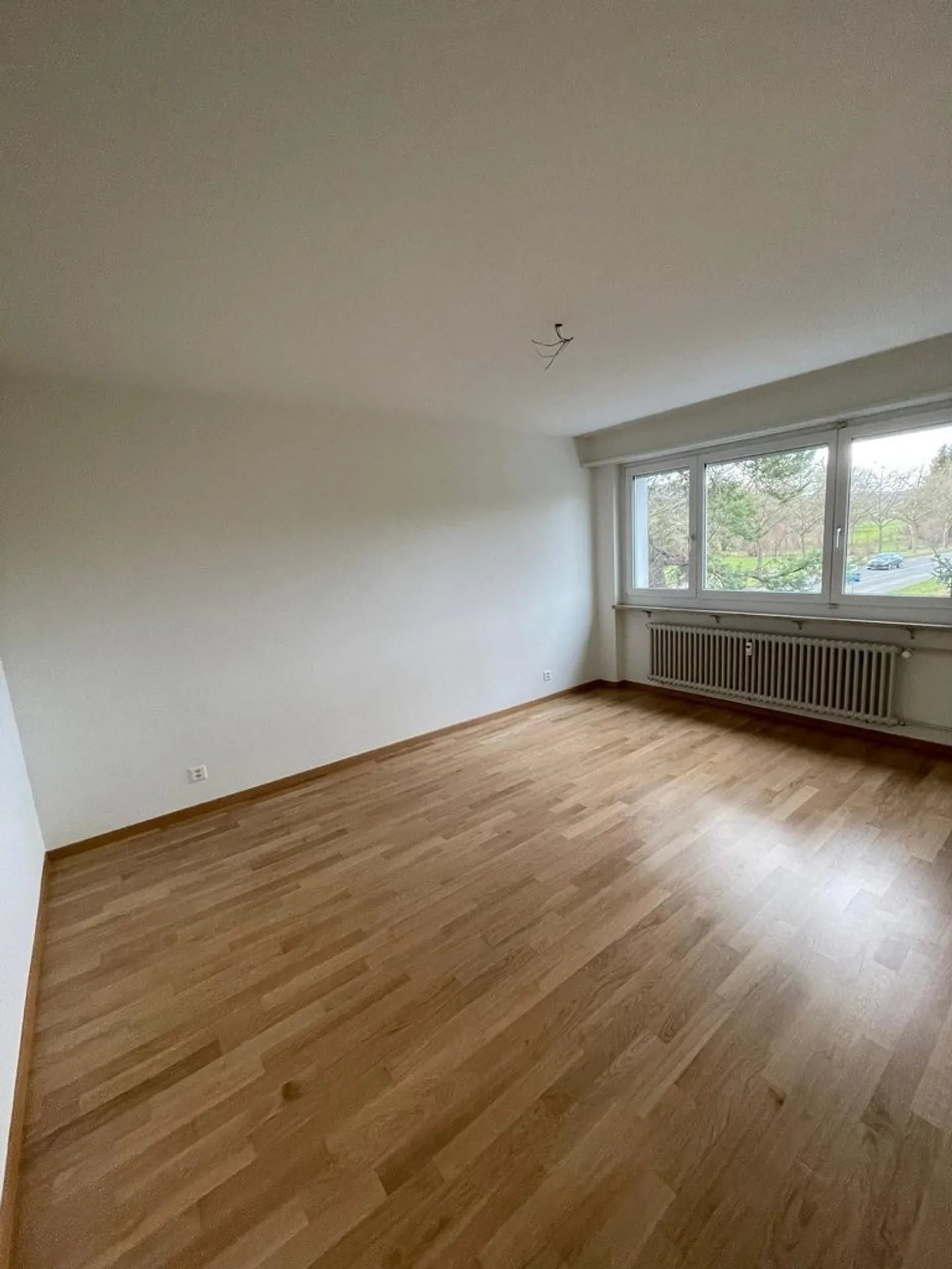 Appartamento moderno e spazioso di 3,5 stanze con 2 balconi - Foto 5 di 9