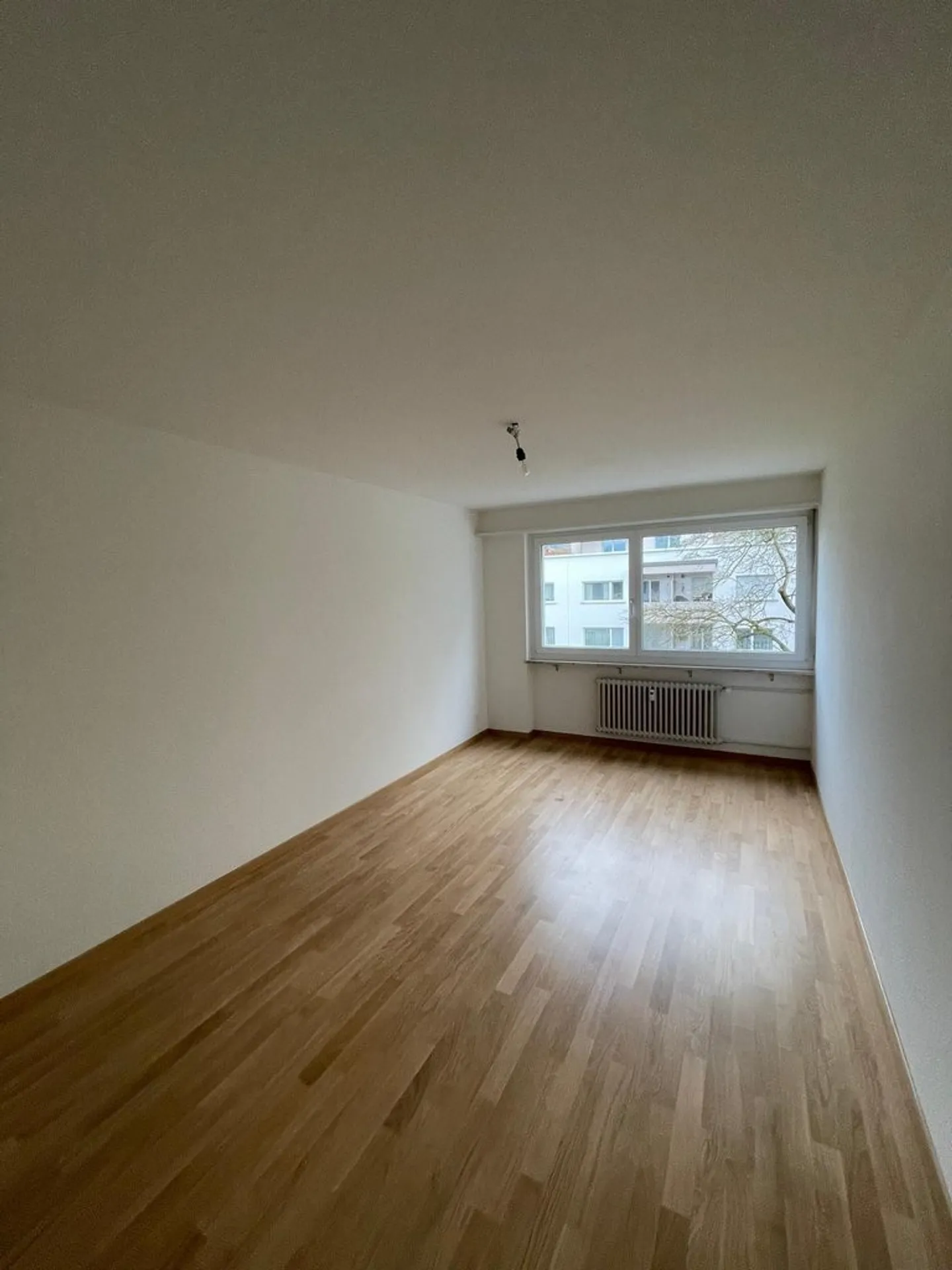 Appartamento moderno e spazioso di 3,5 stanze con 2 balconi - Foto 6 di 9