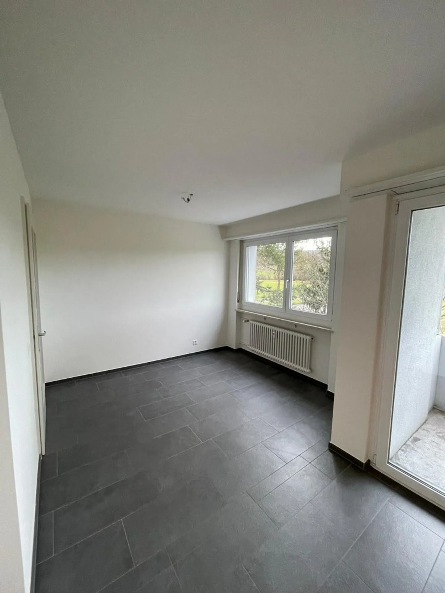 Appartamento moderno e spazioso di 3,5 stanze con 2 balconi - Foto 7 di 9