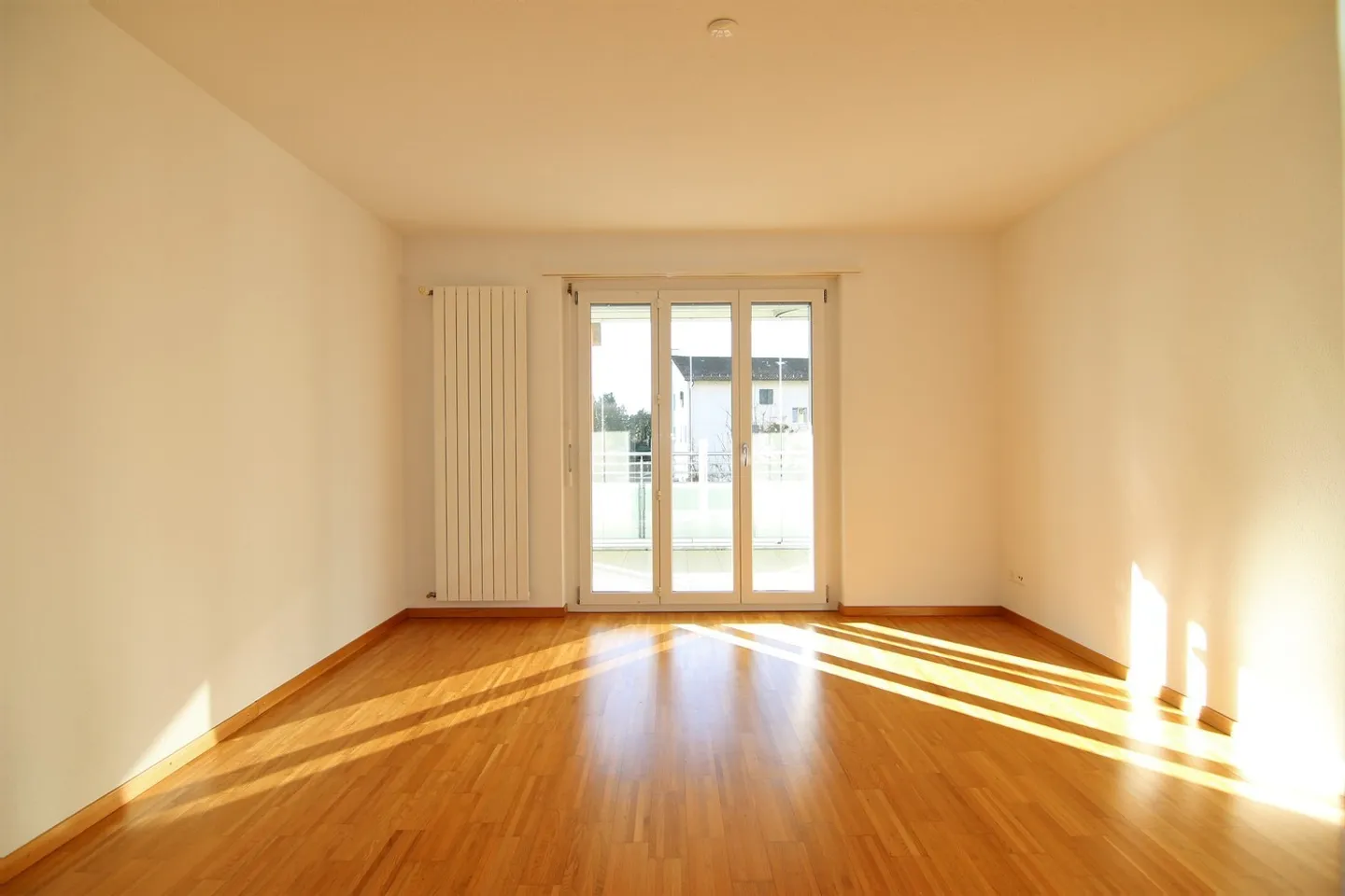 Appartement lumineux de 3 pièces avec balcon vitré - Photo 1 sur 8