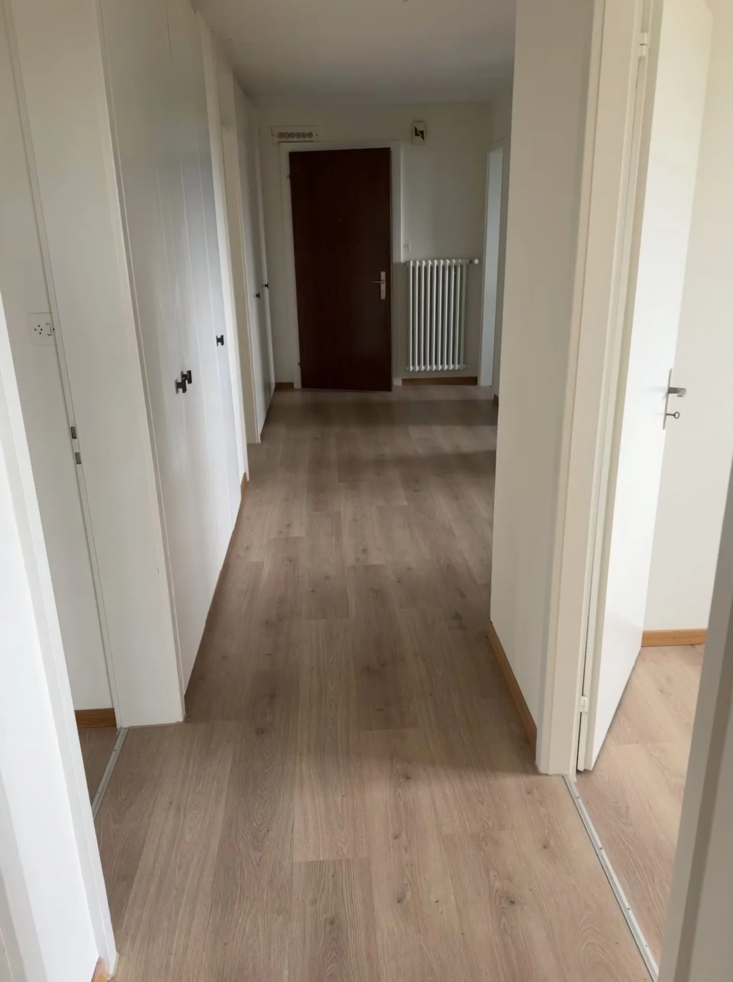 Appartement fraîchement rénové, lumineux et spacieux dans un quartier calme - Photo 5 sur 13
