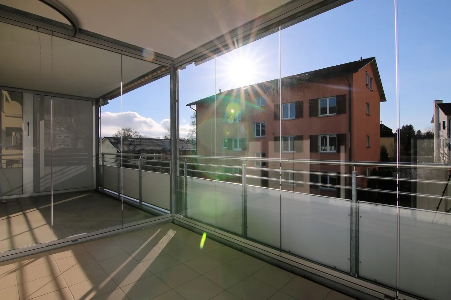 Appartement lumineux de 3 pièces avec balcon vitré - Photo 6 sur 8