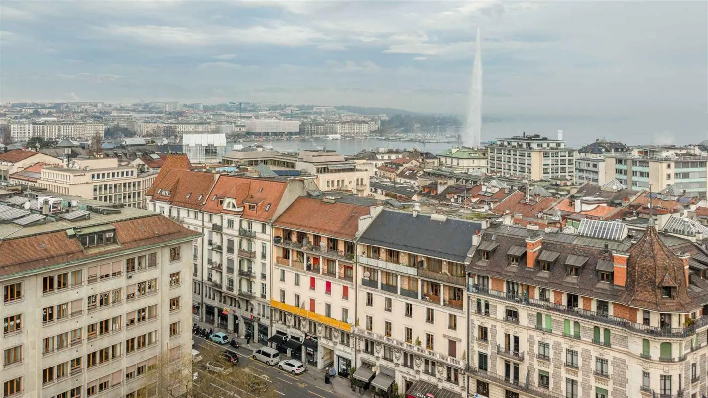 Arcade - Photo 1 of 12