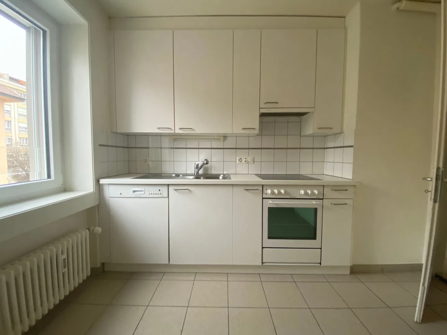 Appartement de 4 pièces avec balcon permettant de profiter d'une belle vue sur l - Photo 2 sur 7