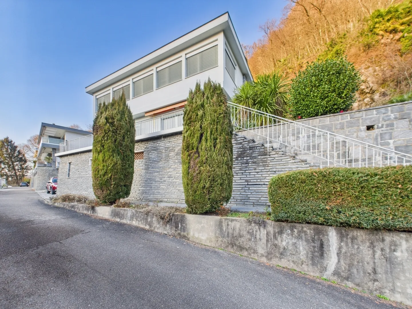 Geräumige Villa mit 5,5 Zimmern, großem Garten und offener Aussicht in Caslano - Foto 1 von 13