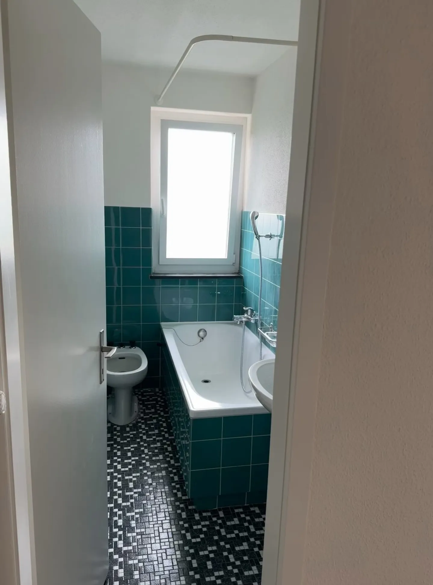 Appartement fraîchement rénové, lumineux et spacieux dans un quartier calme - Photo 9 sur 13