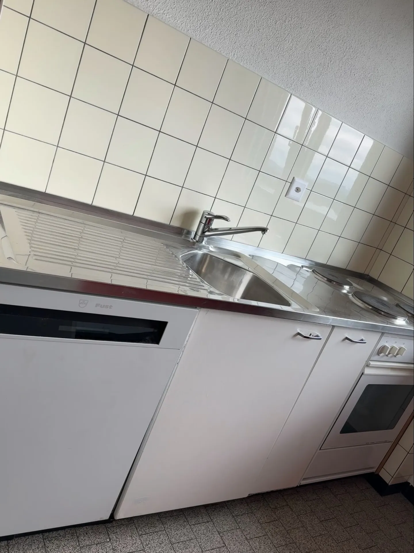 Appartement fraîchement rénové, lumineux et spacieux dans un quartier calme - Photo 8 sur 13