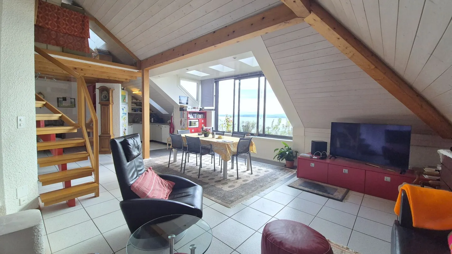 Spazioso duplex 3,5 locali con vista eccezionale - Foto 3 di 13