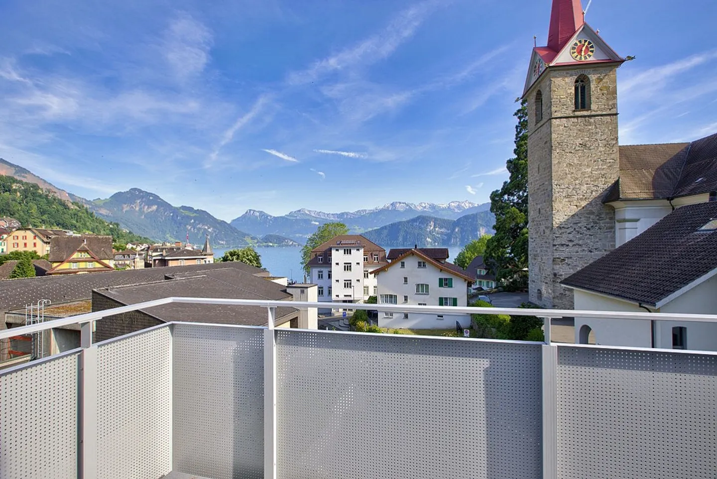 Schöne Dachwohnung in 4-Familienhaus - Foto 10 von 14