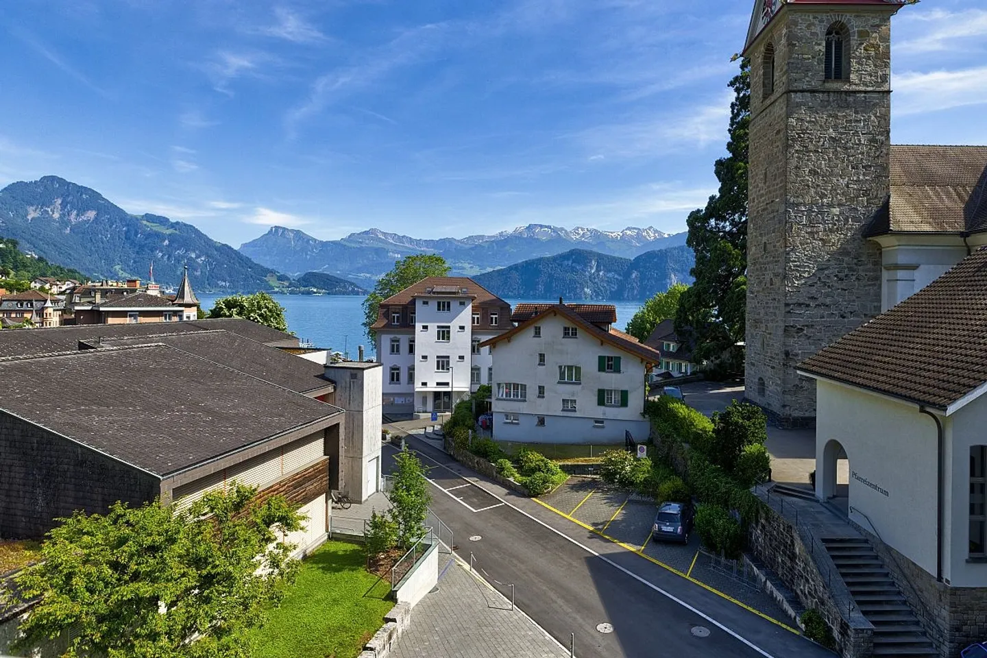 Schöne Dachwohnung in 4-Familienhaus - Foto 11 von 14