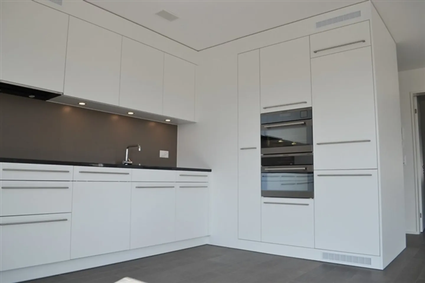 Appartement en attique 3.5 pièces avec deux terrasses sur l'île de Schüss de Bienne - Photo 7 sur 12