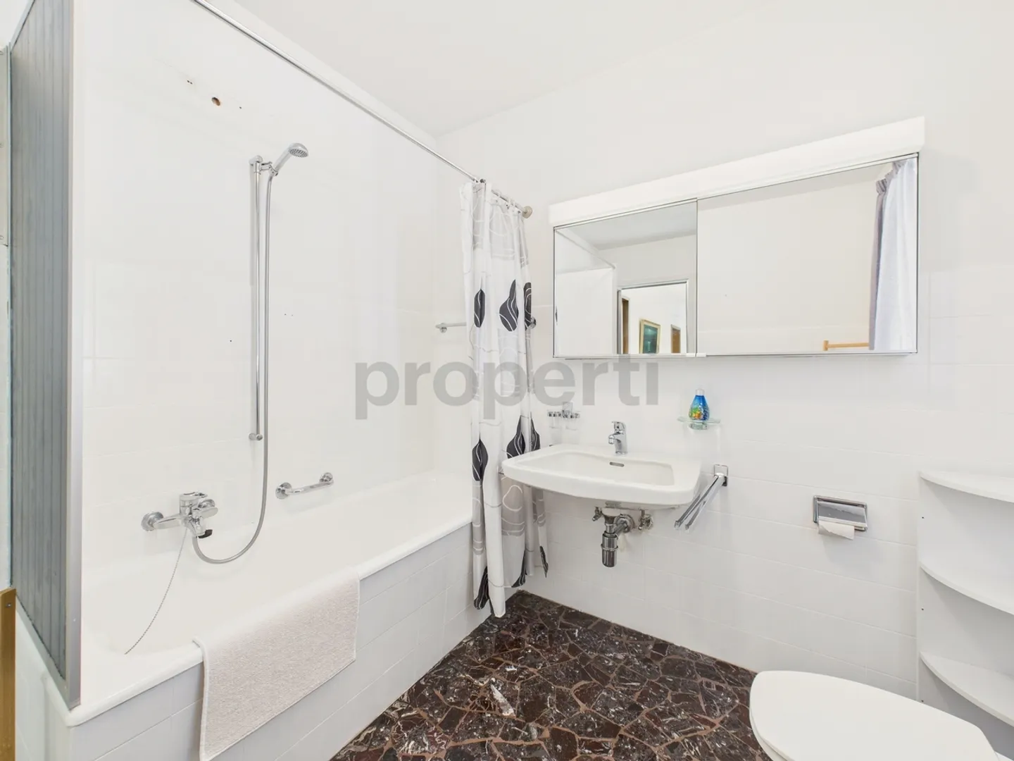 Geräumige Villa mit 5,5 Zimmern, großem Garten und offener Aussicht in Caslano - Foto 9 von 13