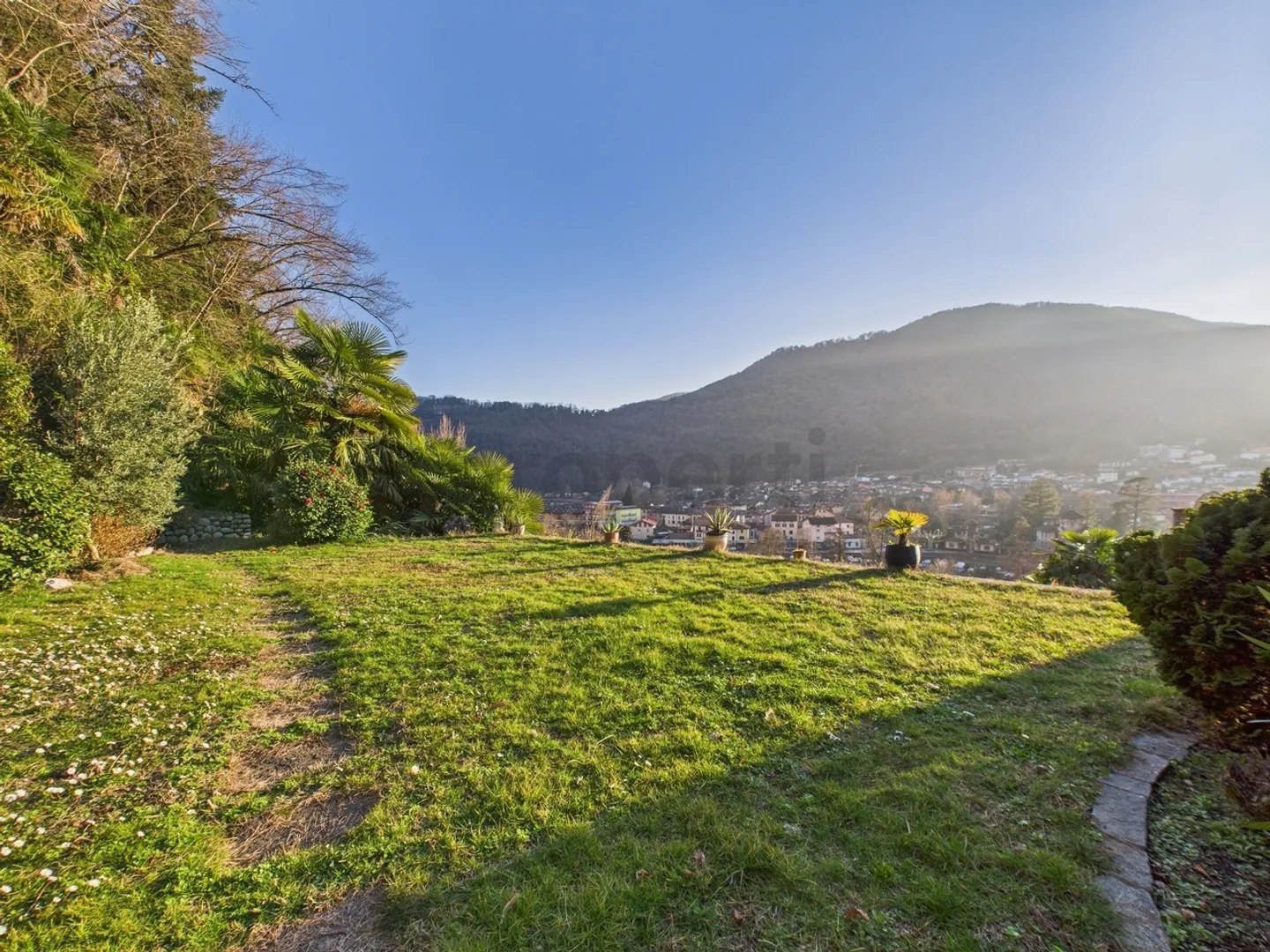 Geräumige Villa mit 5,5 Zimmern, großem Garten und offener Aussicht in Caslano - Foto 11 von 13