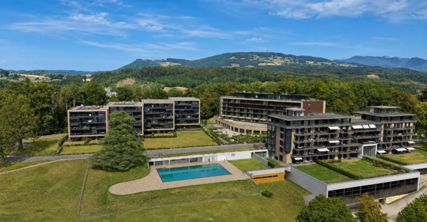 Schöne, neuere 3,5-Zimmer-Wohnung mit großem Balkon und Blick auf den See - Foto 1 von 11