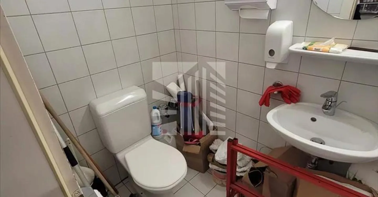 Edificio ad uso misto in affitto - Foto 2 di 12