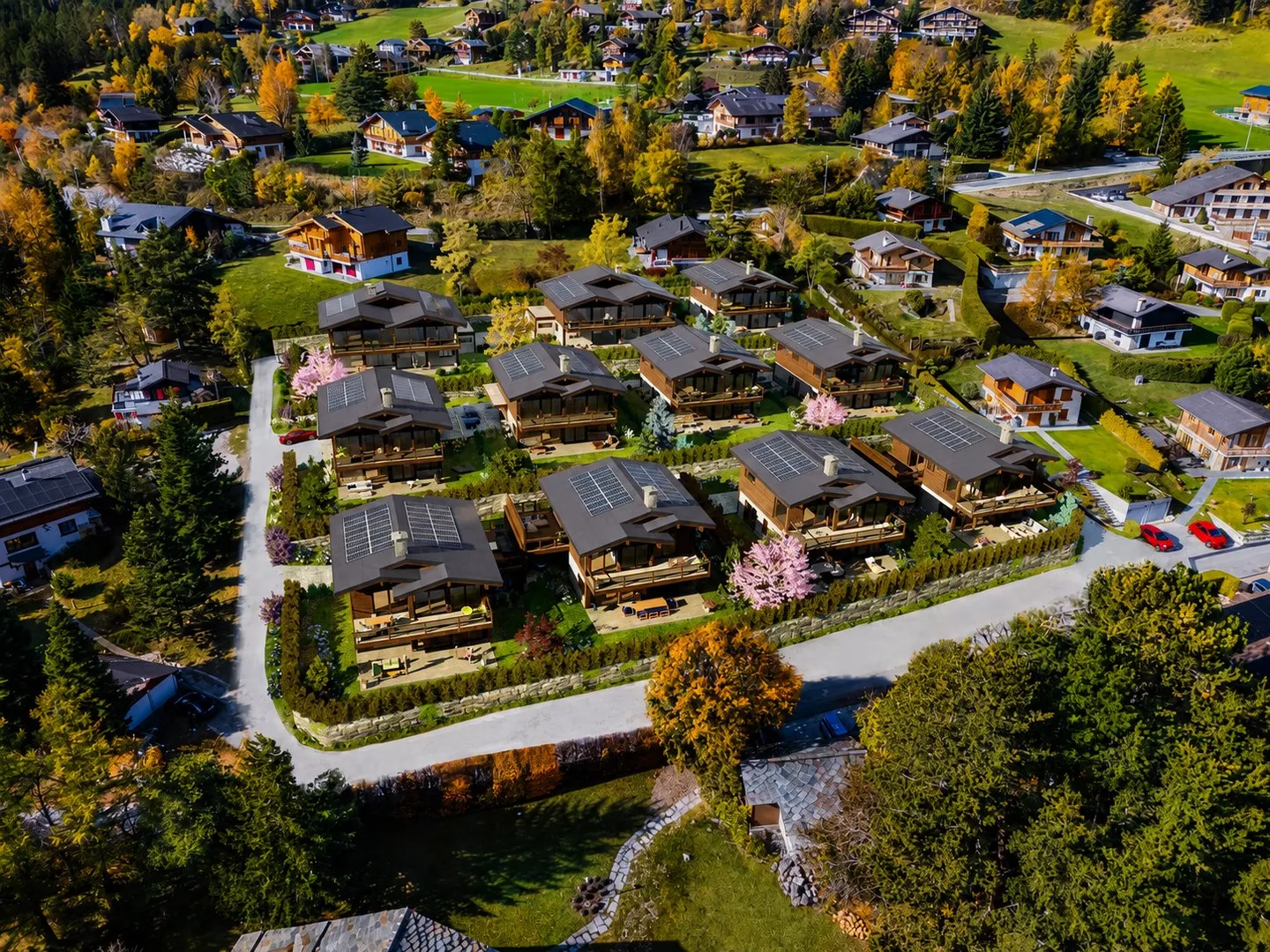 Exclusive Chalets in Swiss Alps - Photo 4 of 8