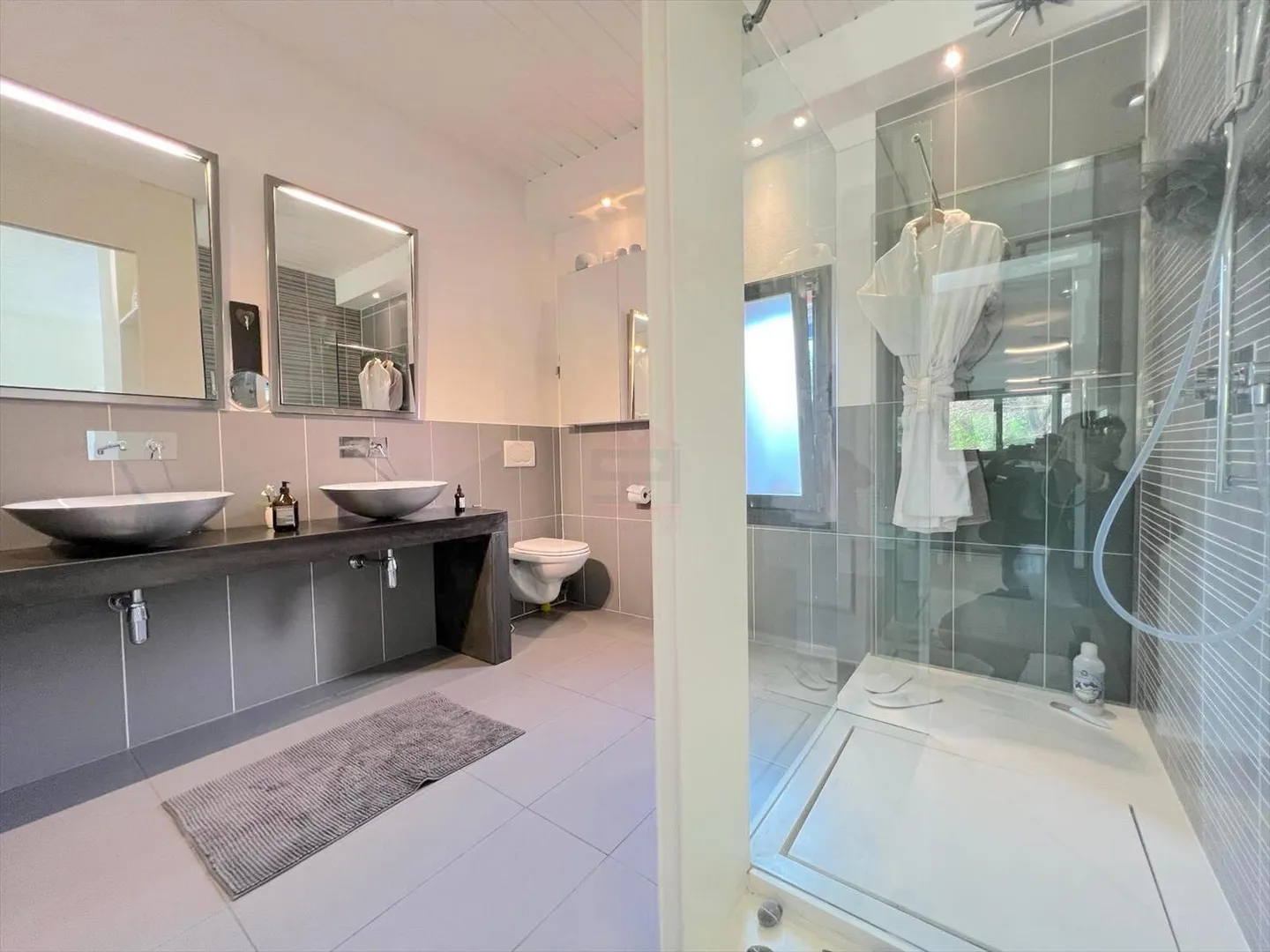 Sublime individual villa in a quiet green setting - Photo 7 of 13