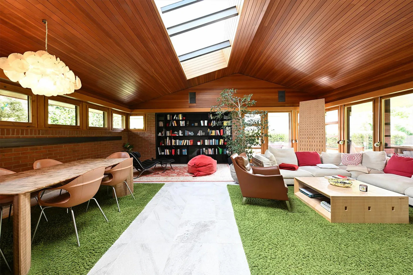 Villa indipendente firmata Tita Carloni con piscina e giardino privato - Foto 2 di 25