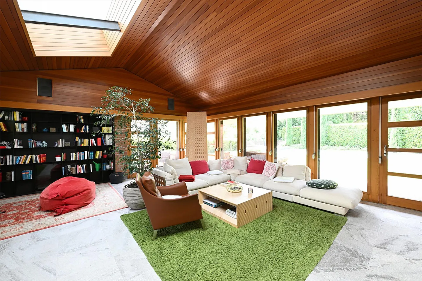 Villa indipendente firmata Tita Carloni con piscina e giardino privato - Foto 3 di 25