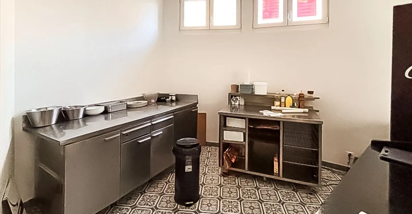 Immeuble mixte à louer - Photo 2 sur 10