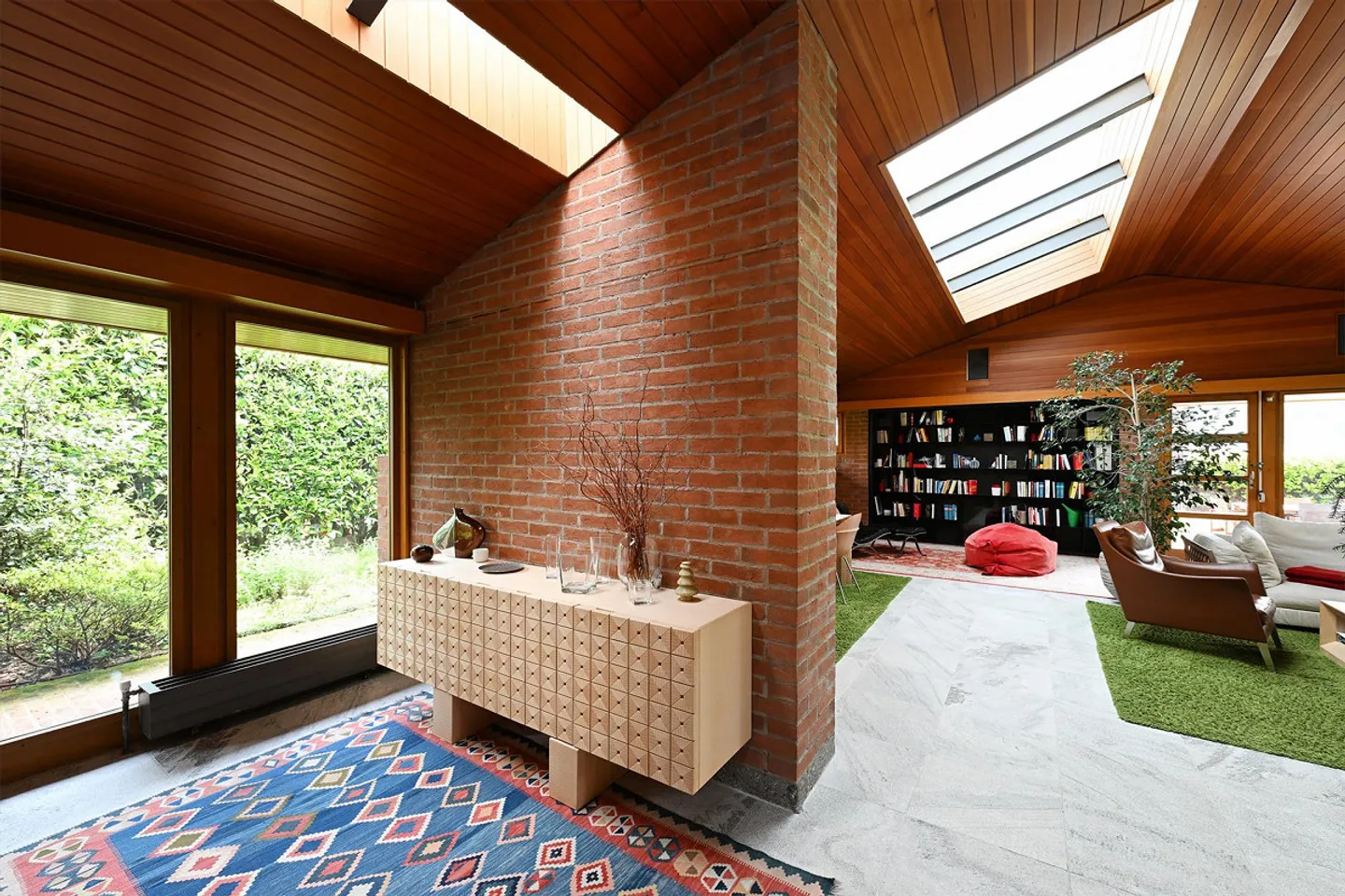 Villa indipendente firmata Tita Carloni con piscina e giardino privato - Foto 7 di 25