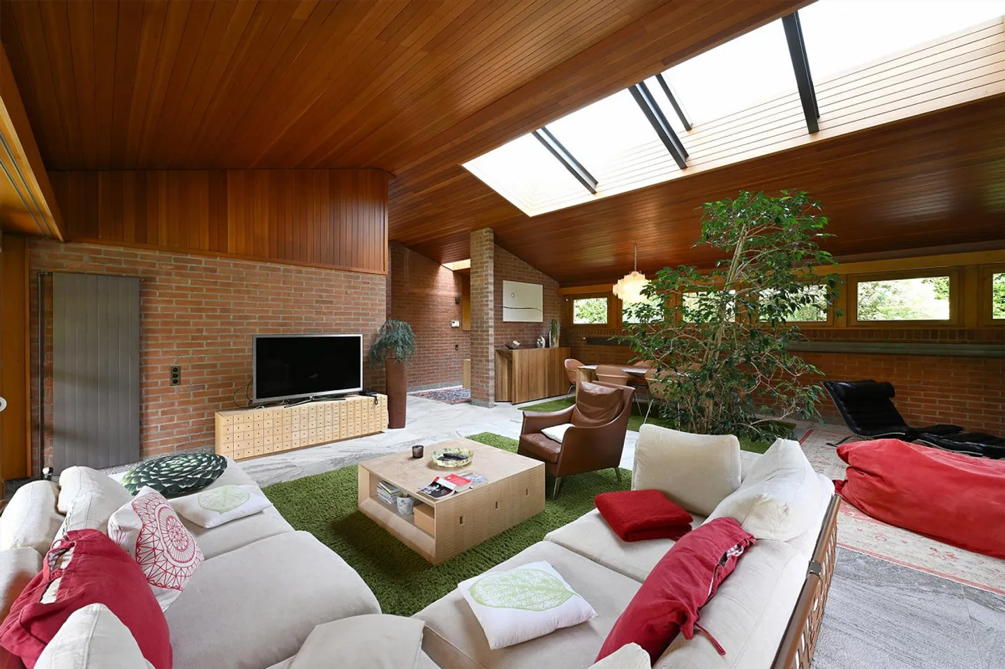 Villa indipendente firmata Tita Carloni con piscina e giardino privato - Foto 6 di 25