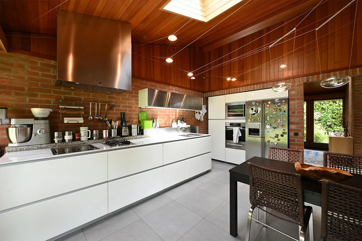 Villa indipendente firmata Tita Carloni con piscina e giardino privato - Foto 8 di 25