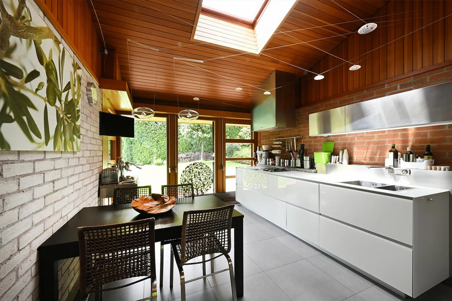 Villa indipendente firmata Tita Carloni con piscina e giardino privato - Foto 9 di 25