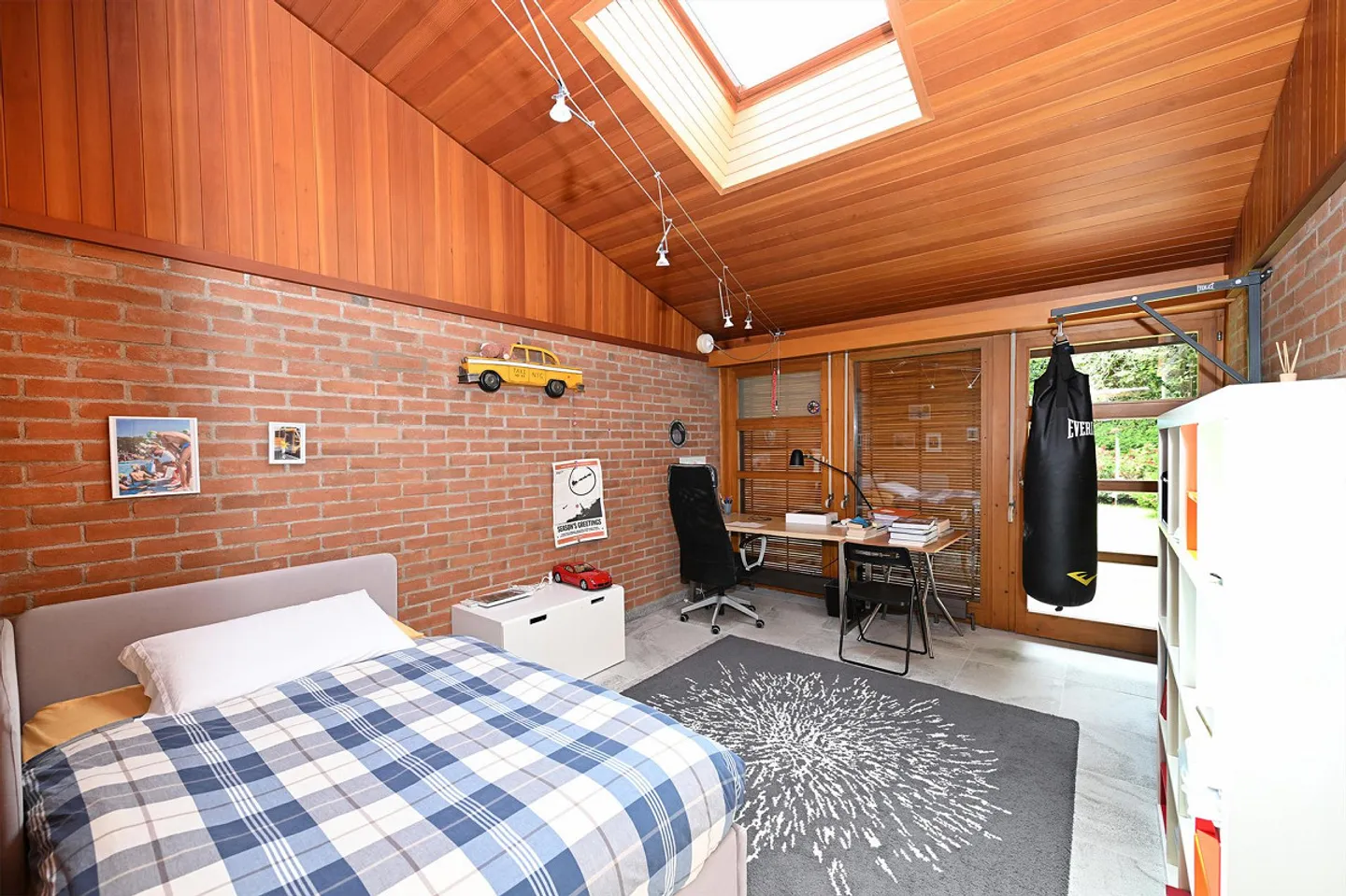 Villa indipendente firmata Tita Carloni con piscina e giardino privato - Foto 13 di 25
