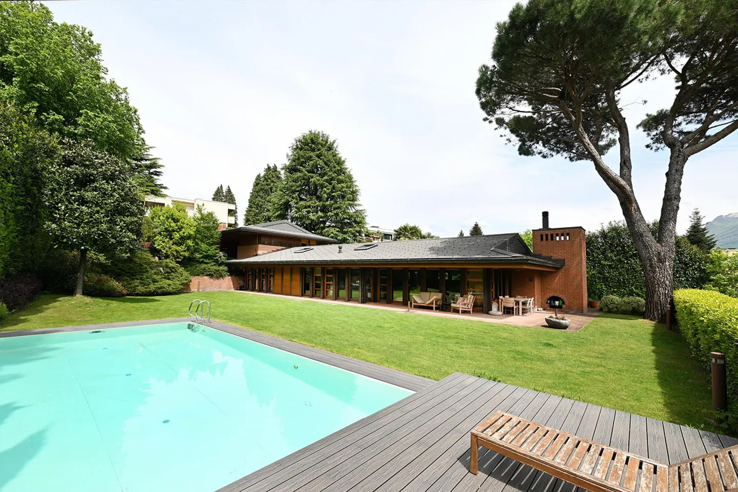 Villa indipendente firmata Tita Carloni con piscina e giardino privato - Foto 21 di 25