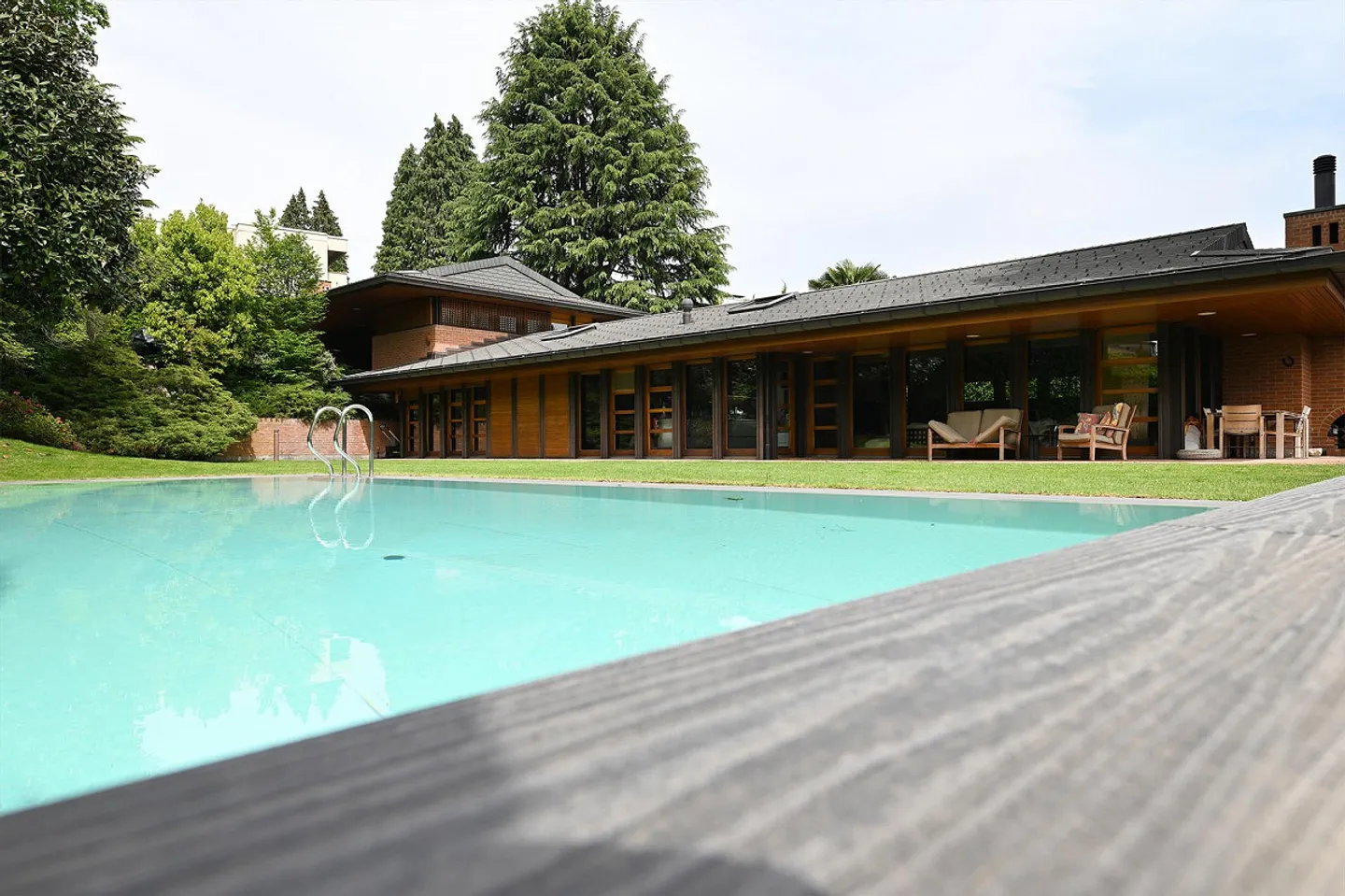 Villa indipendente firmata Tita Carloni con piscina e giardino privato - Foto 22 di 25