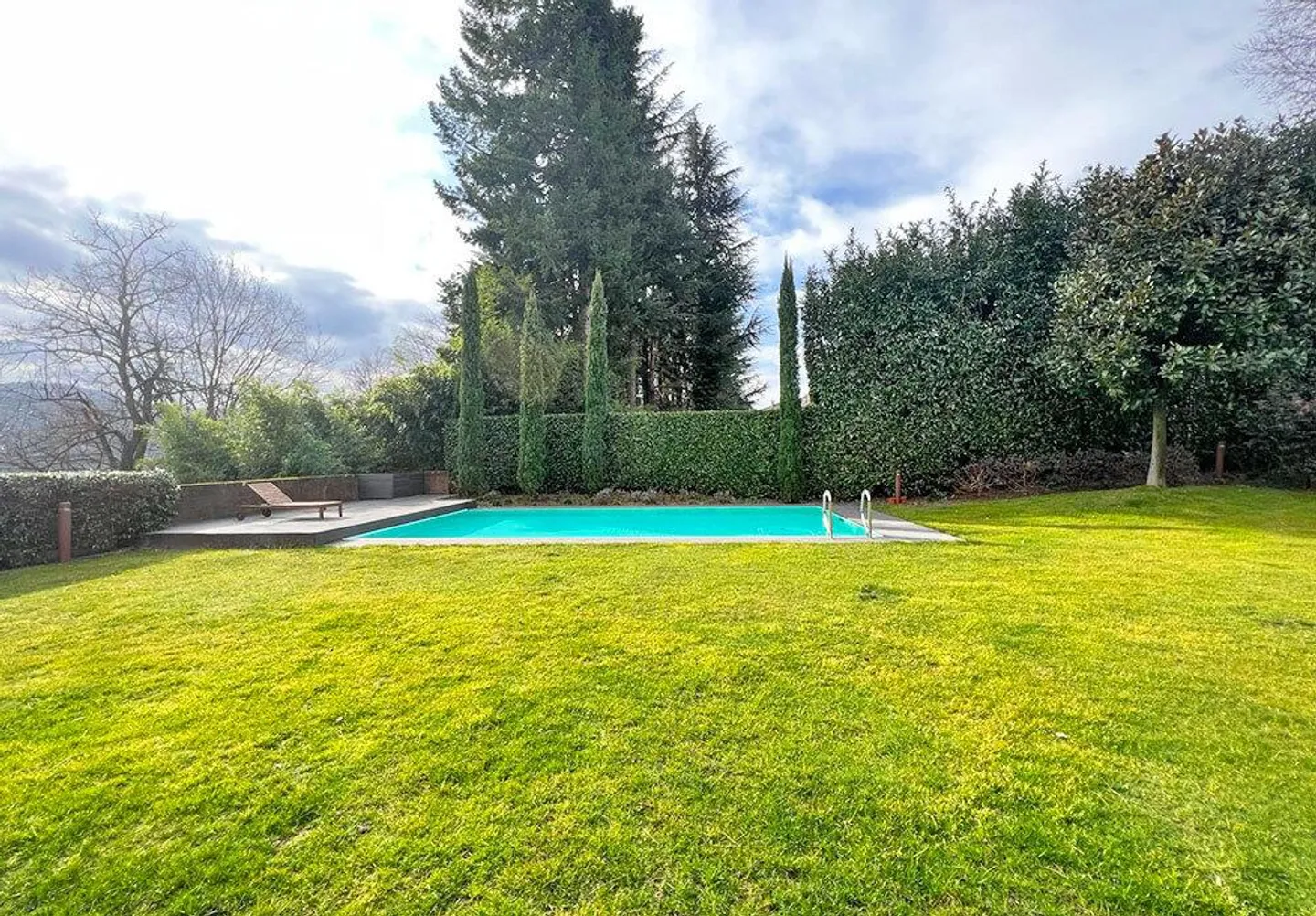 Villa indipendente firmata Tita Carloni con piscina e giardino privato - Foto 23 di 25