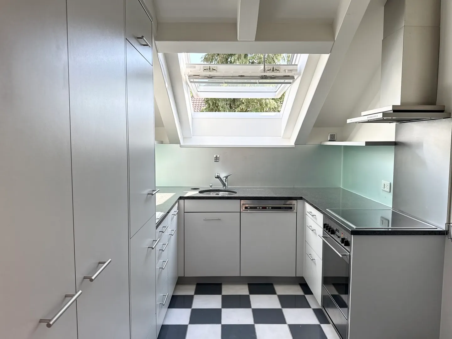 Charmante appartement sous les toits dans un emplacement ensoleillé près de la ville! - Photo 7 sur 10