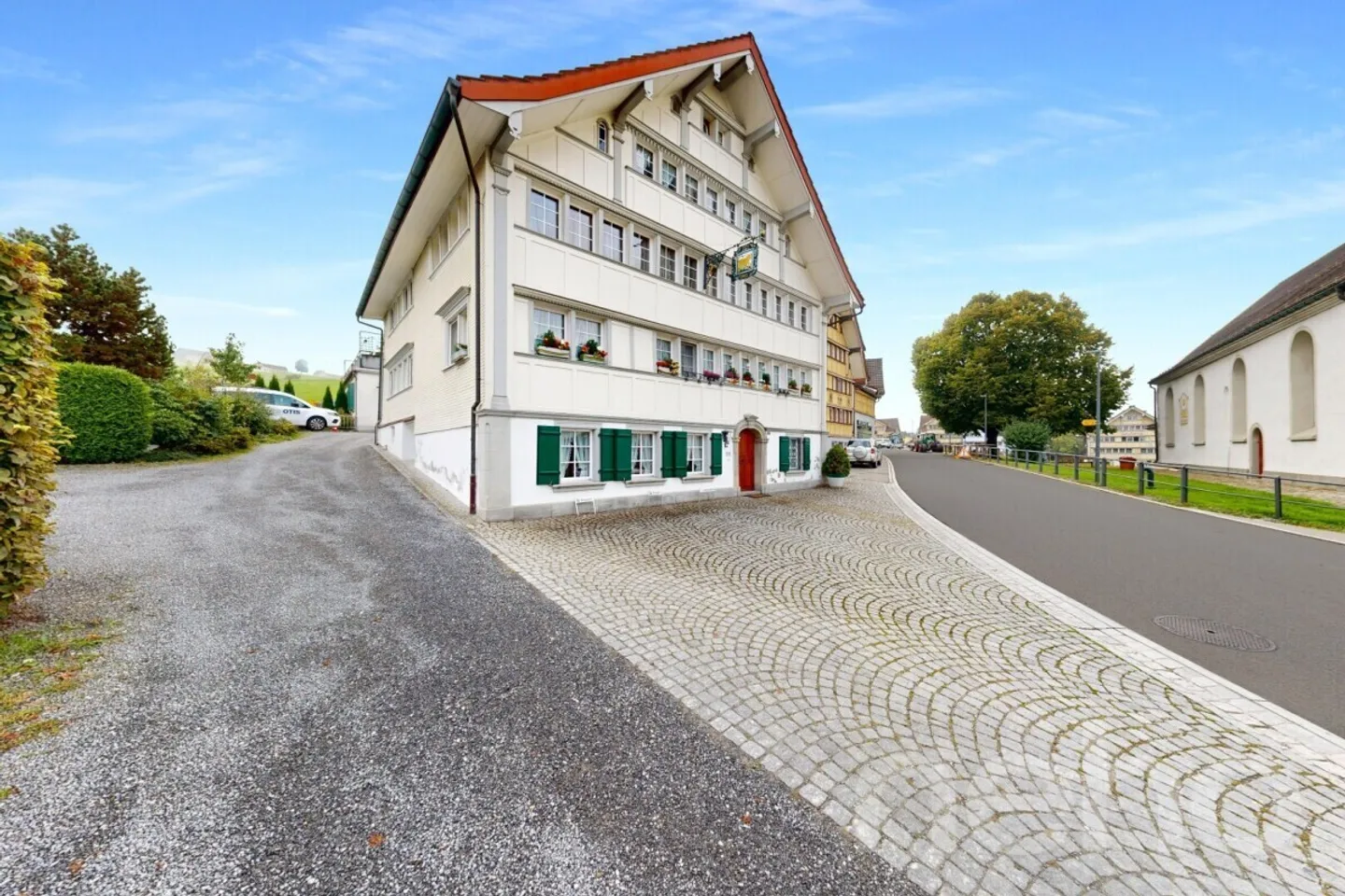 Cozy 2.5-room apartment on the ground floor in Hundwil - Photo 1 of 10