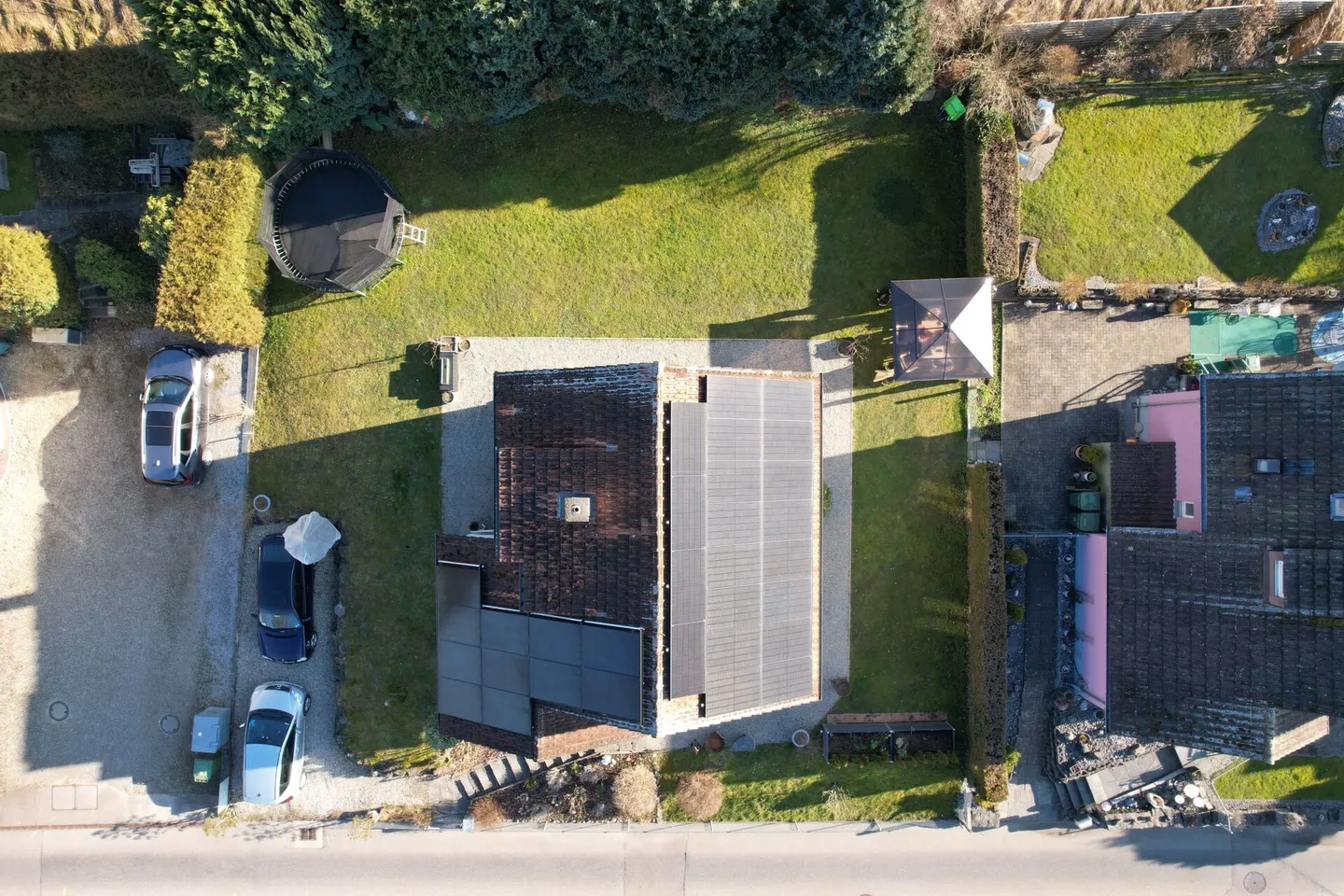 Charmante maison individuelle avec grand jardin et vue sur le lac (selon la saison) - Photo 1 sur 11