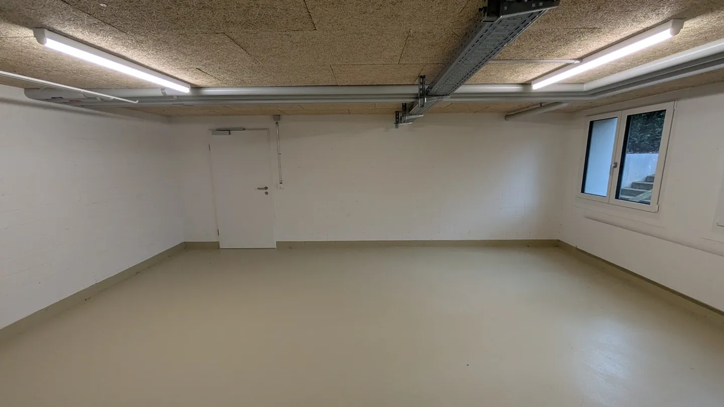 34.5m2 Storage Room Fehraltorf - Haldenstrasse 8 - Photo 2 of 13