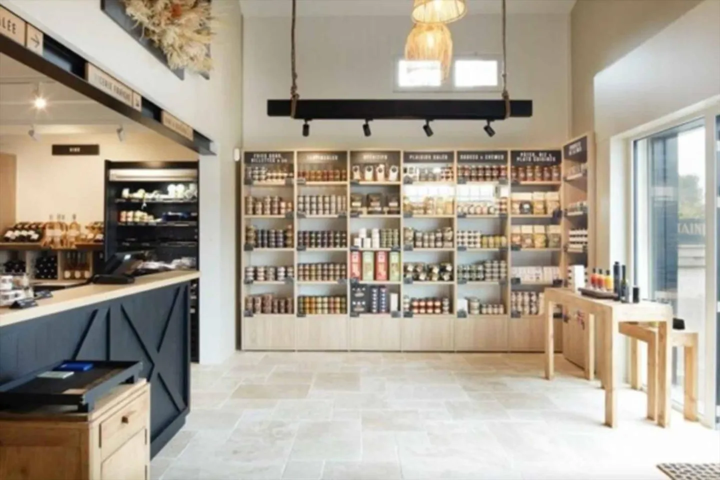 Set up your tea room in new premises close to many residences - Photo 2 of 3