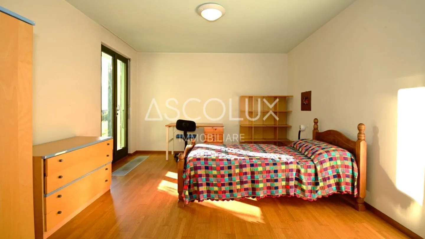 Single-family house with panoramic views and plenty of space - ideal as a primary or vacation residence - Photo 8 of 13