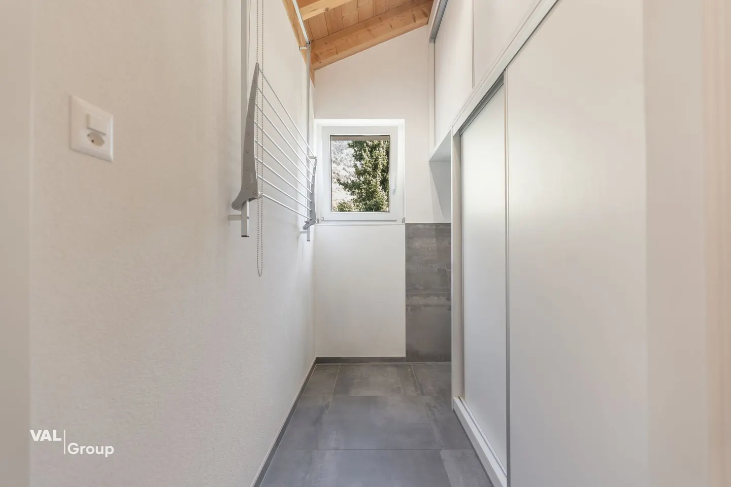 Charming Attic in Fully - Photo 11 of 16