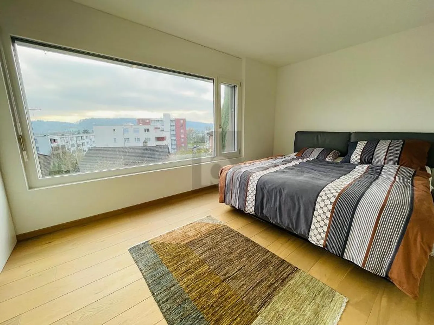 MODERNE AVEC FENÊTRES PANORAMIQUE - Photo 3 sur 5