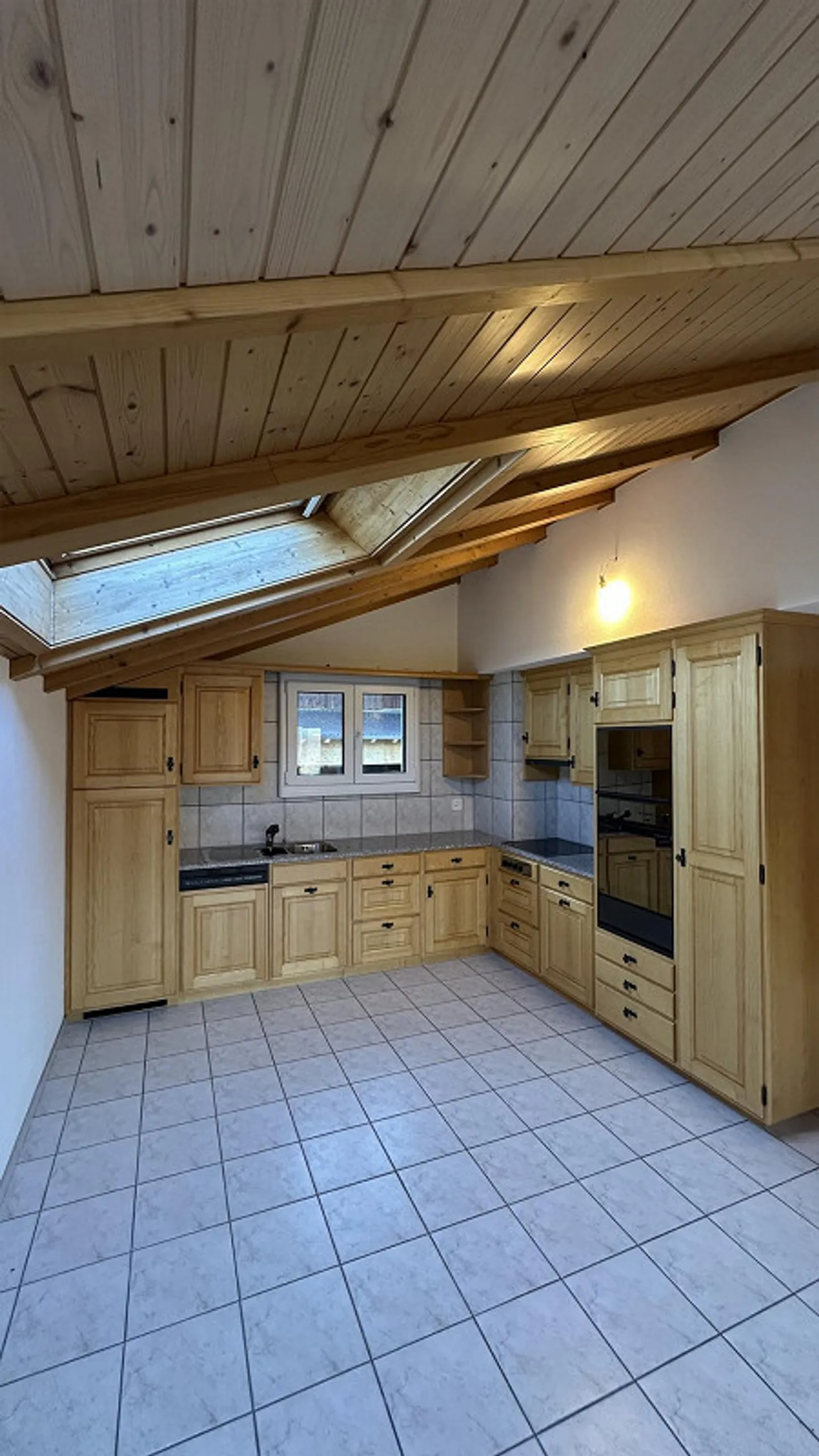 Appartamento mansardato di 4,5 stanze con soffitta convertita - Foto 1 di 10