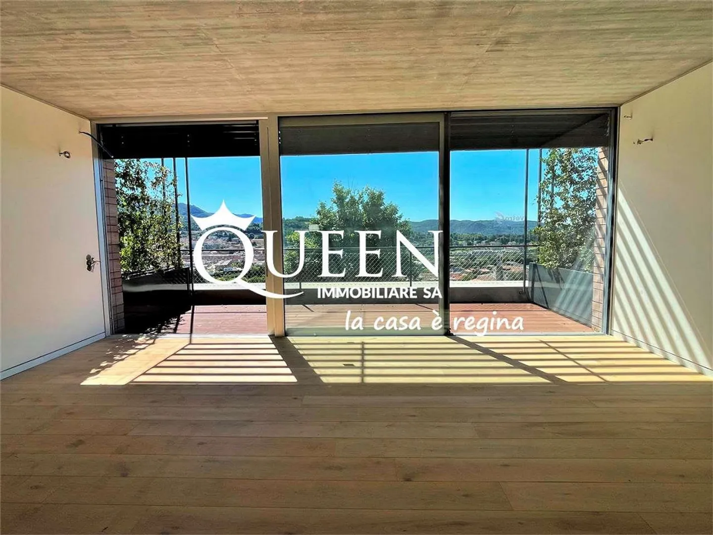 Rancate: villa terrazzata con splendida vista - Foto 1 di 11