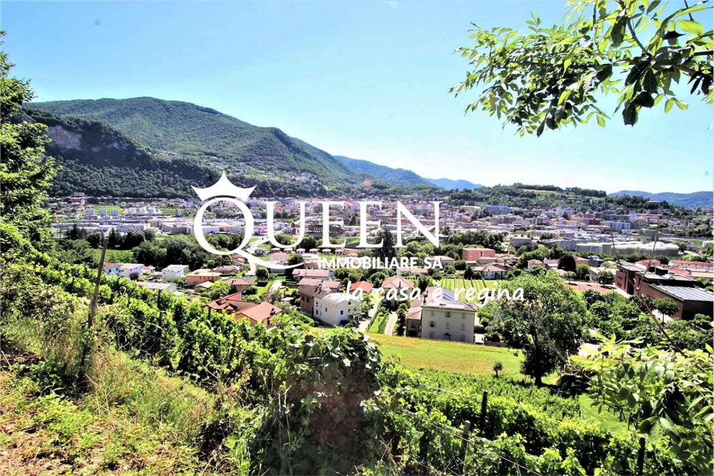 Rancate: villa terrazzata con splendida vista - Foto 4 di 11