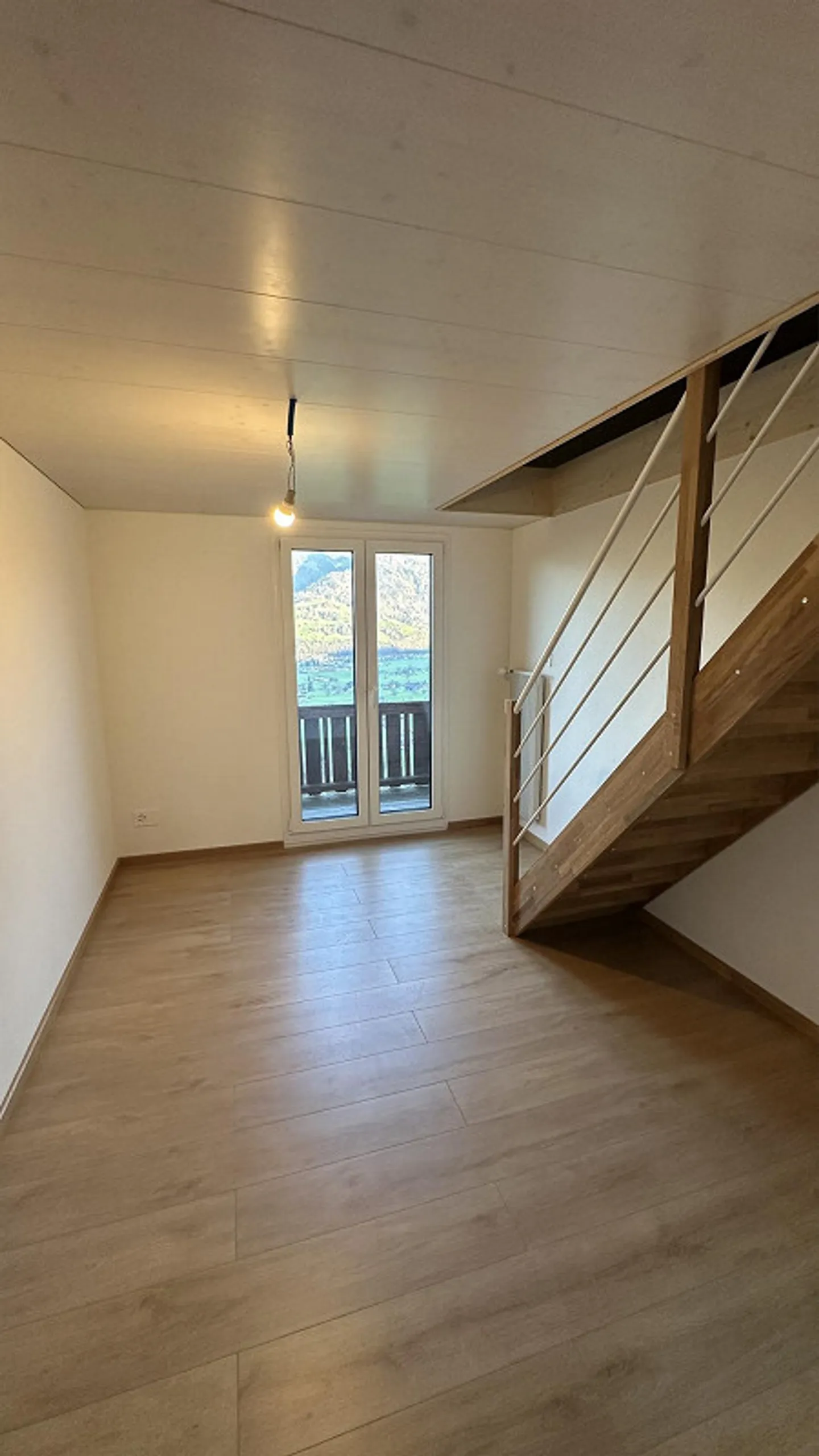 Appartamento mansardato di 4,5 stanze con soffitta convertita - Foto 8 di 10